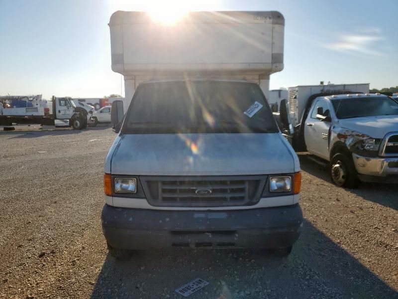 2006 Ford Econoline E450 Super Duty Cutaway Van