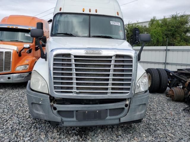2015 Freightliner Cascadia Semi Truck