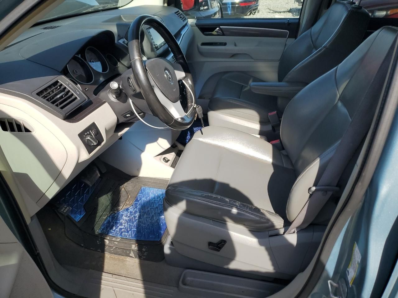 2010 Volkswagen Routan se
