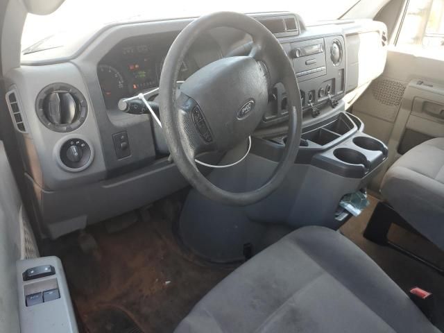 2015 Ford Econoline E350 Super Duty Cutaway Van