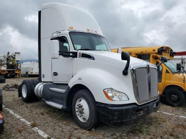 2016 Kenworth T680 Semi Truck