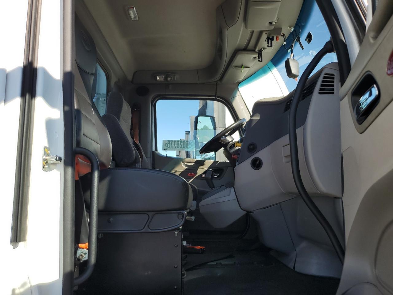 2018 Peterbilt 579 Semi Truck