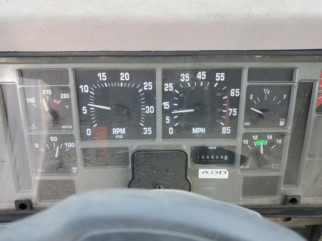 1999 International 4000 4700-BOX Truck