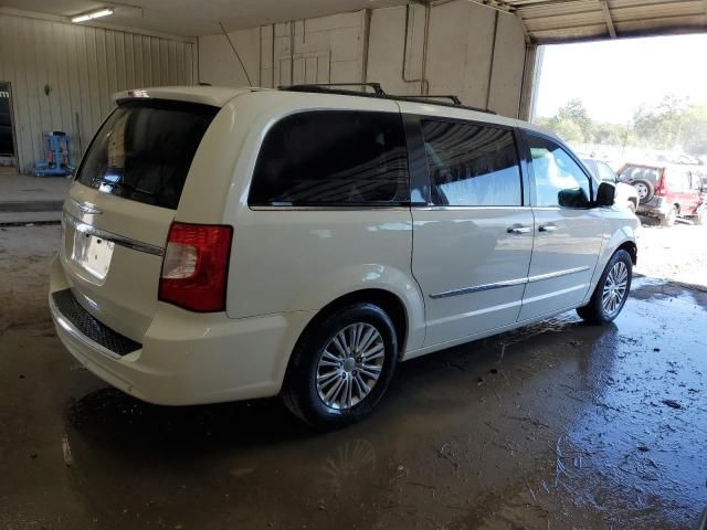 2013 Chrysler Town & Country Touring L