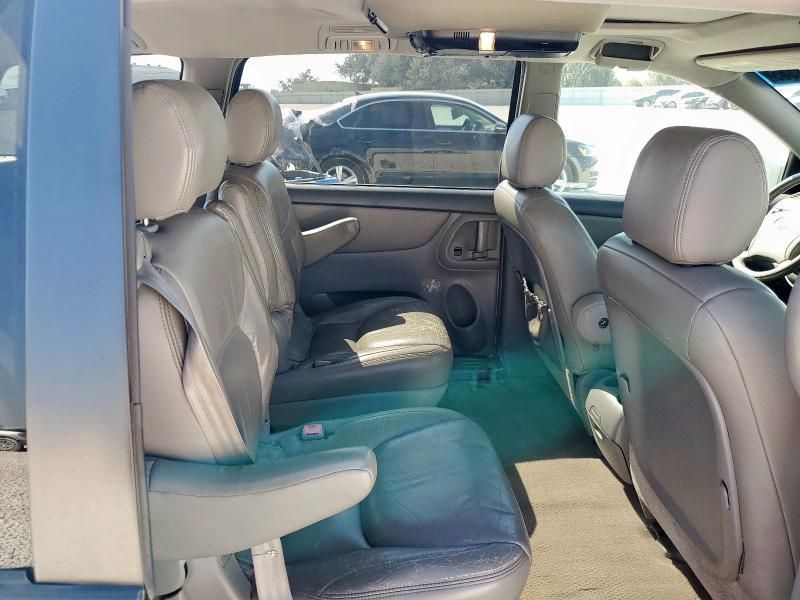2005 Toyota Sienna XLE