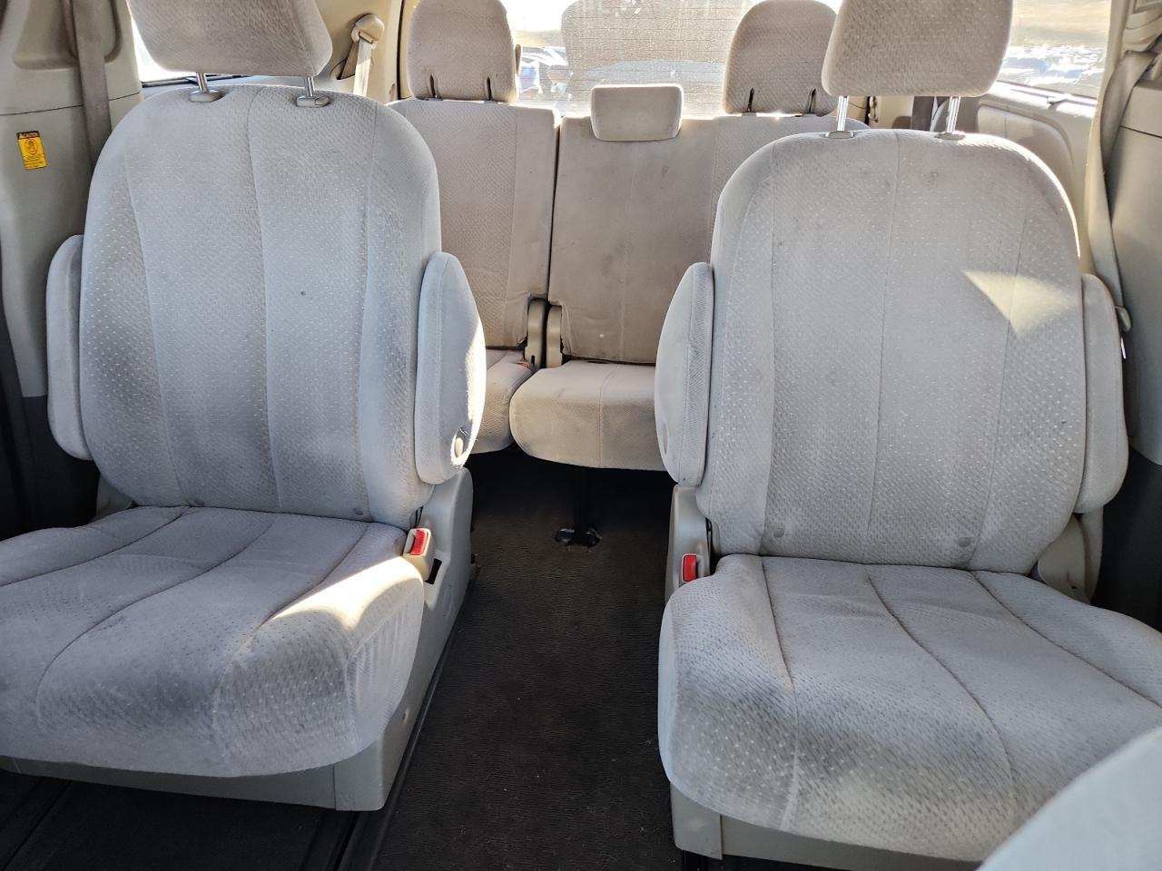 2011 Toyota Sienna le