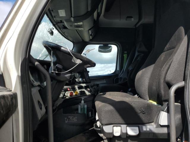 2019 Freightliner Cascadia 126 Semi Truck