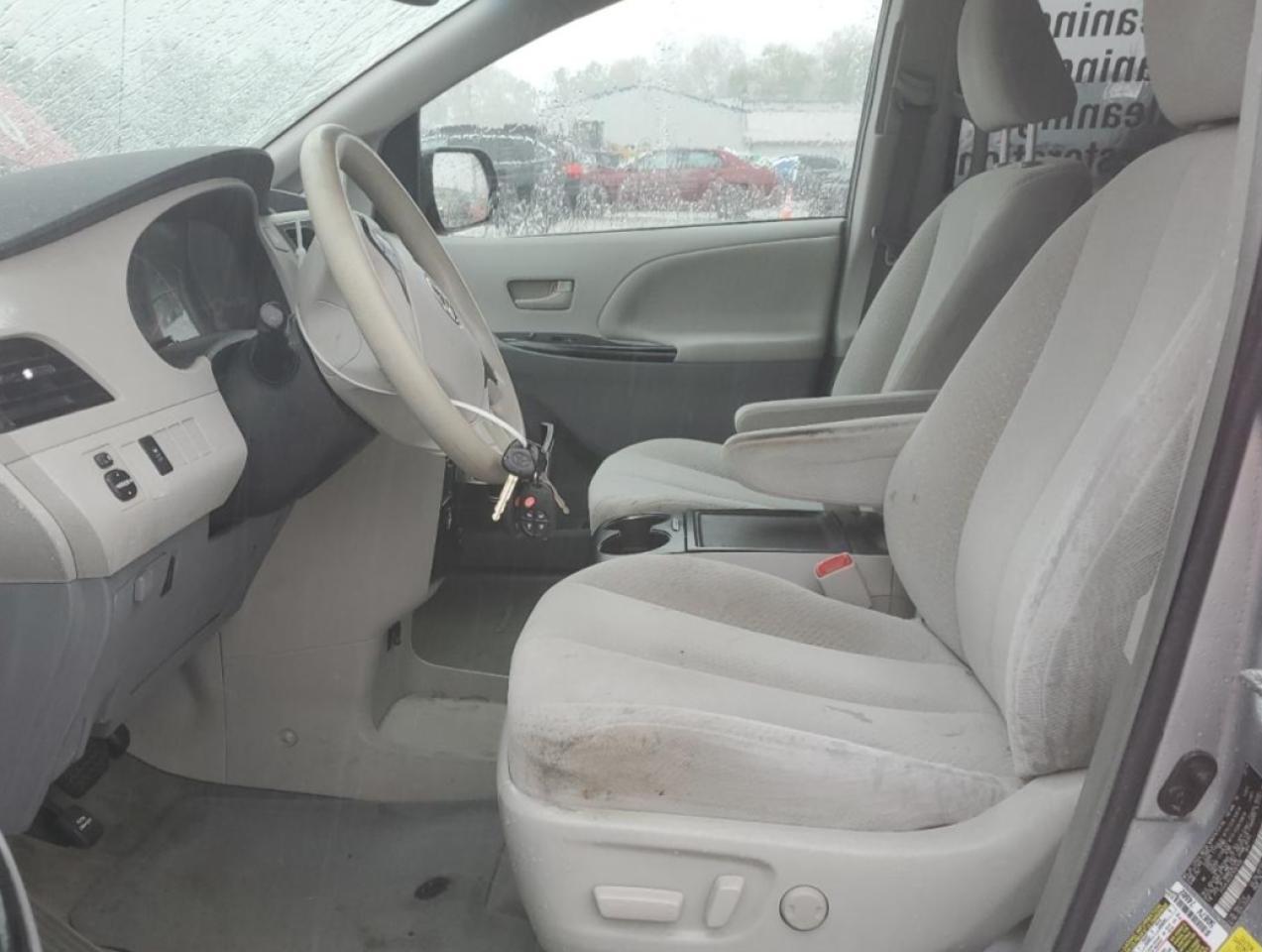 2014 Toyota Sienna le