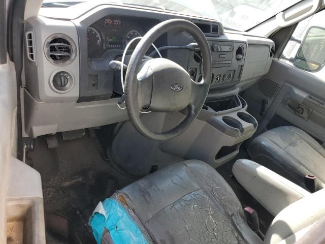 2009 Ford Econoline E350 Super Duty Cutaway Van