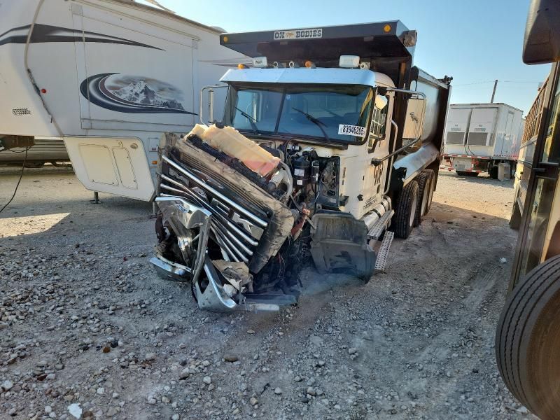 2016 Mack 700 GU700