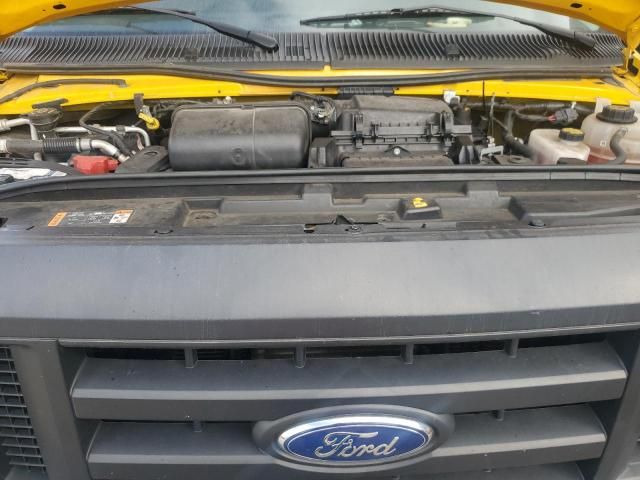 2022 Ford Econoline-BOX Truck