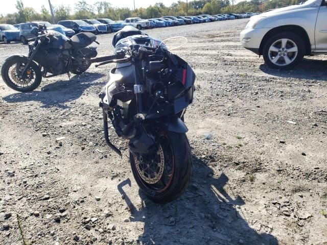 2022 Kawasaki ZX1002 M