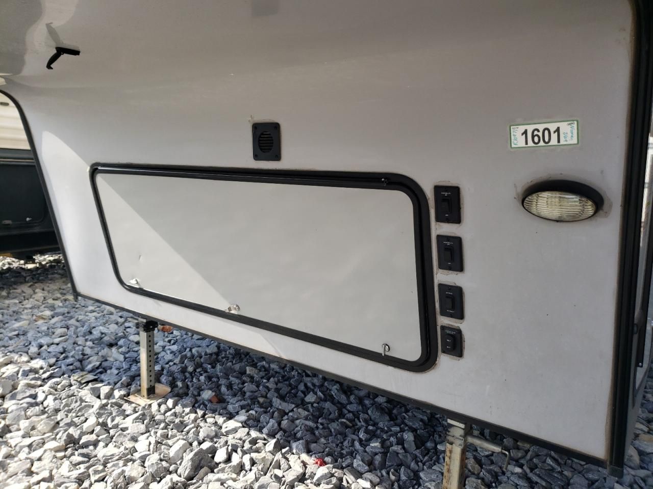 2020 Keystone Cougar Series M-32 b