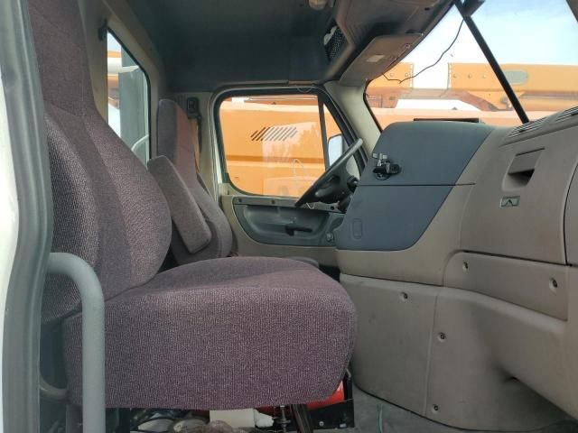2017 Freightliner Cascadia 113 Semi Truck