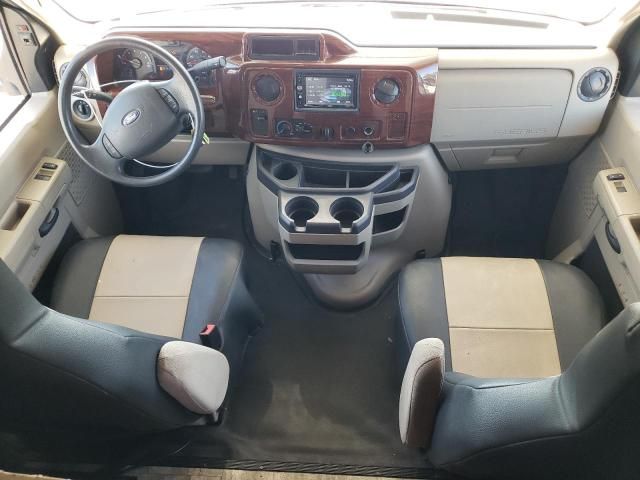 2016 Ford Econoline E450 Super Duty Cutaway Van