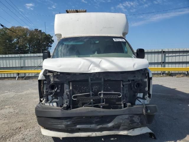 2014 Chev Express Commercial c