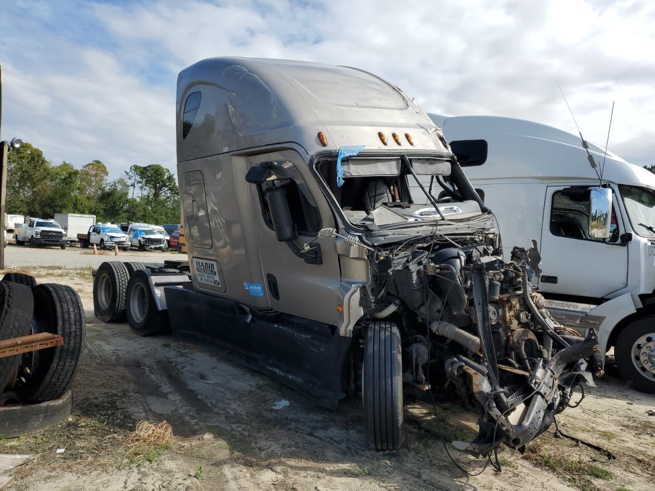 2015 Freigliner 2015 Freightliner Cascadia Semi Truck
