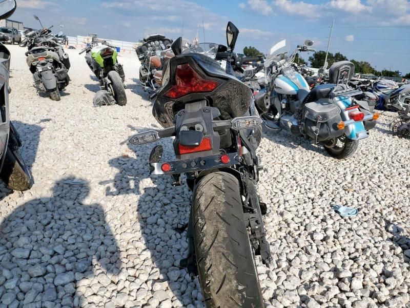 2025 Kawasaki ZX400 P