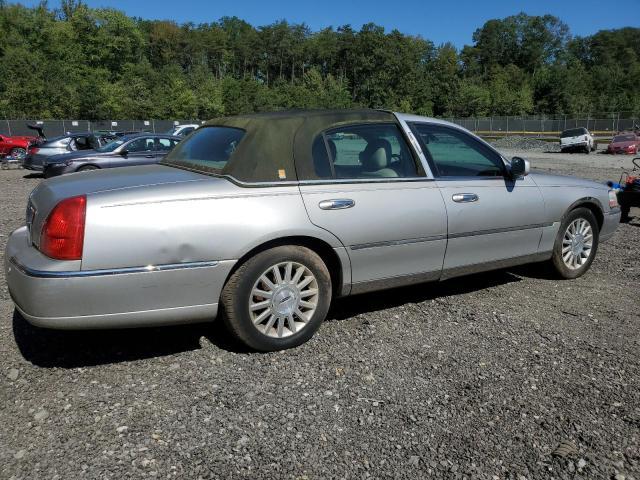 2003 Lincoln Town car Signature