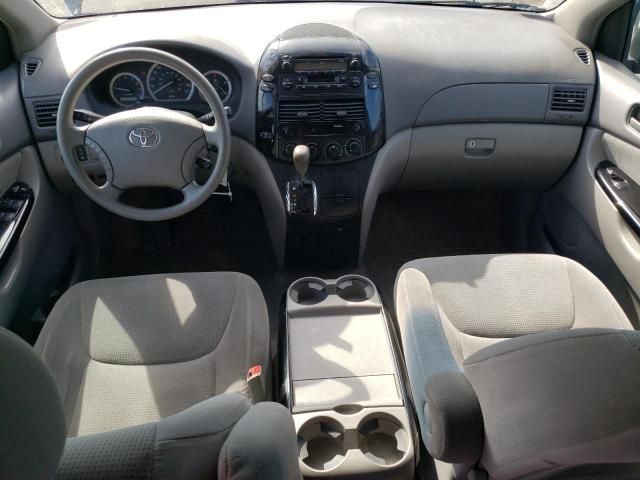 2005 Toyota Sienna CE