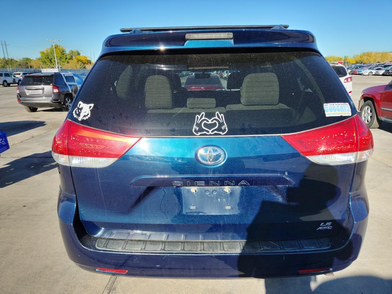 2011 Toyota Sienna le