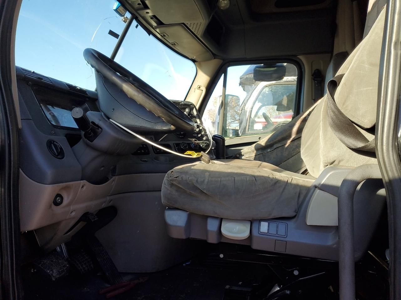 2015 Freightliner Cascadia Semi Truck