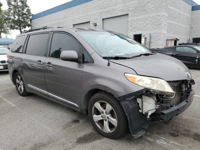 2011 Toyota Sienna le
