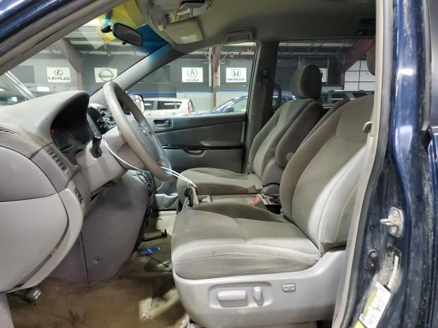 2005 Toyota Sienna LE