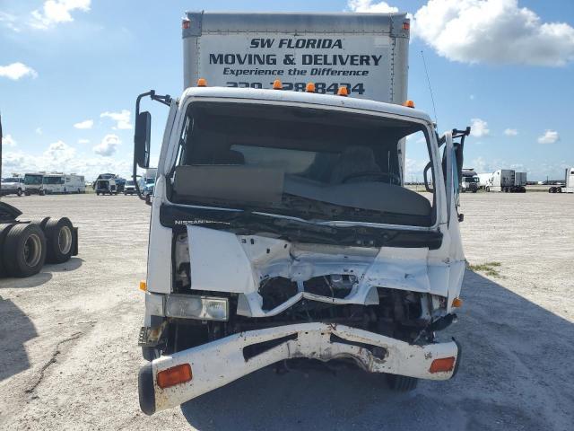 2005 Nissan UD2000 BOX Truck