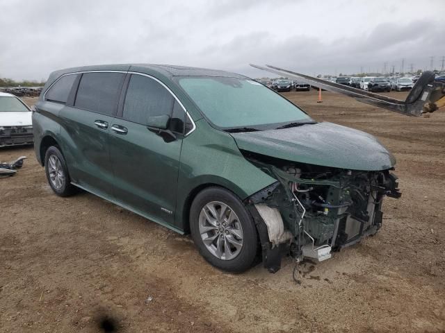2021 Toyota Sienna xle