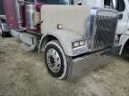 1998 Freightliner FLD Semi Truck