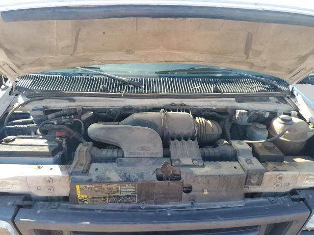 2005 Ford Econoline E350 Super Duty Cutaway Van