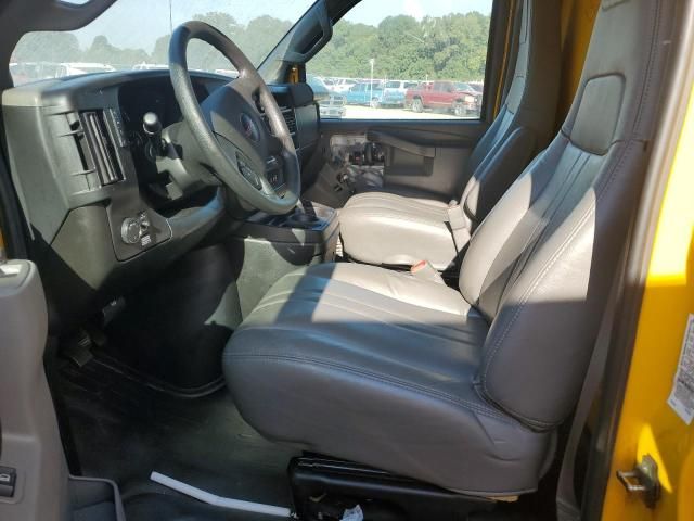 2022 GMC Savana CUT-BOX Truck