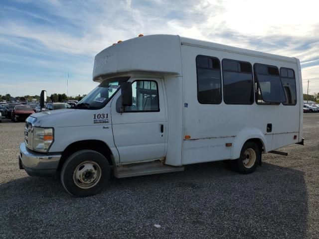 2010 Ford Econoline E350 Super Duty Cutaway Van