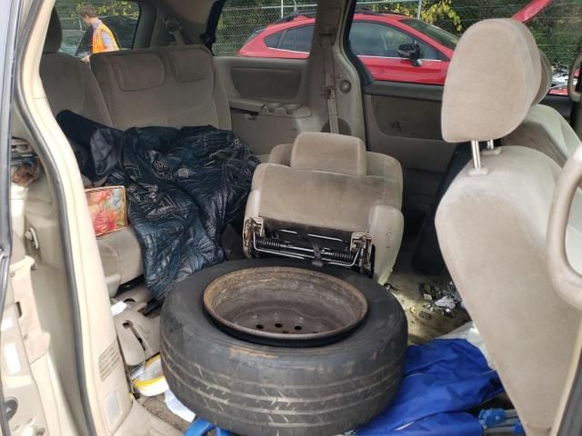 2004 Toyota Sienna CE