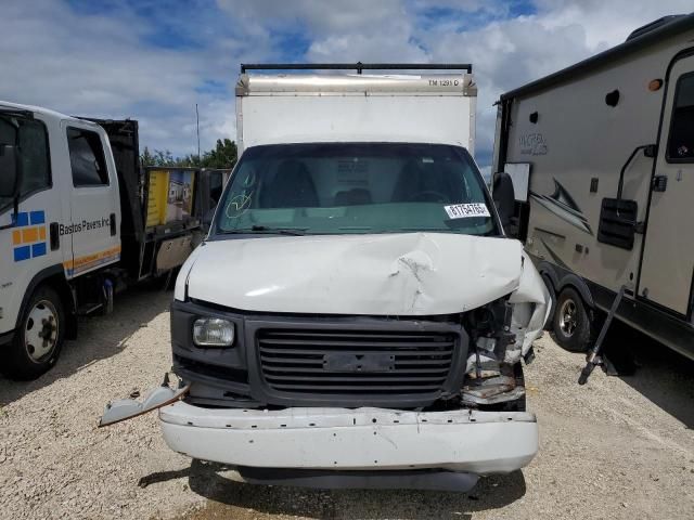 2010 GMC Savana Cutaway G3500