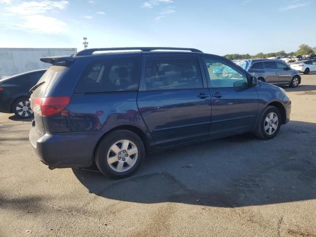 2004 Toyota Sienna xle