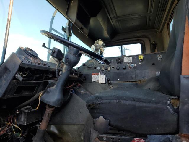 1998 Mack Trailer-Refuse Truck