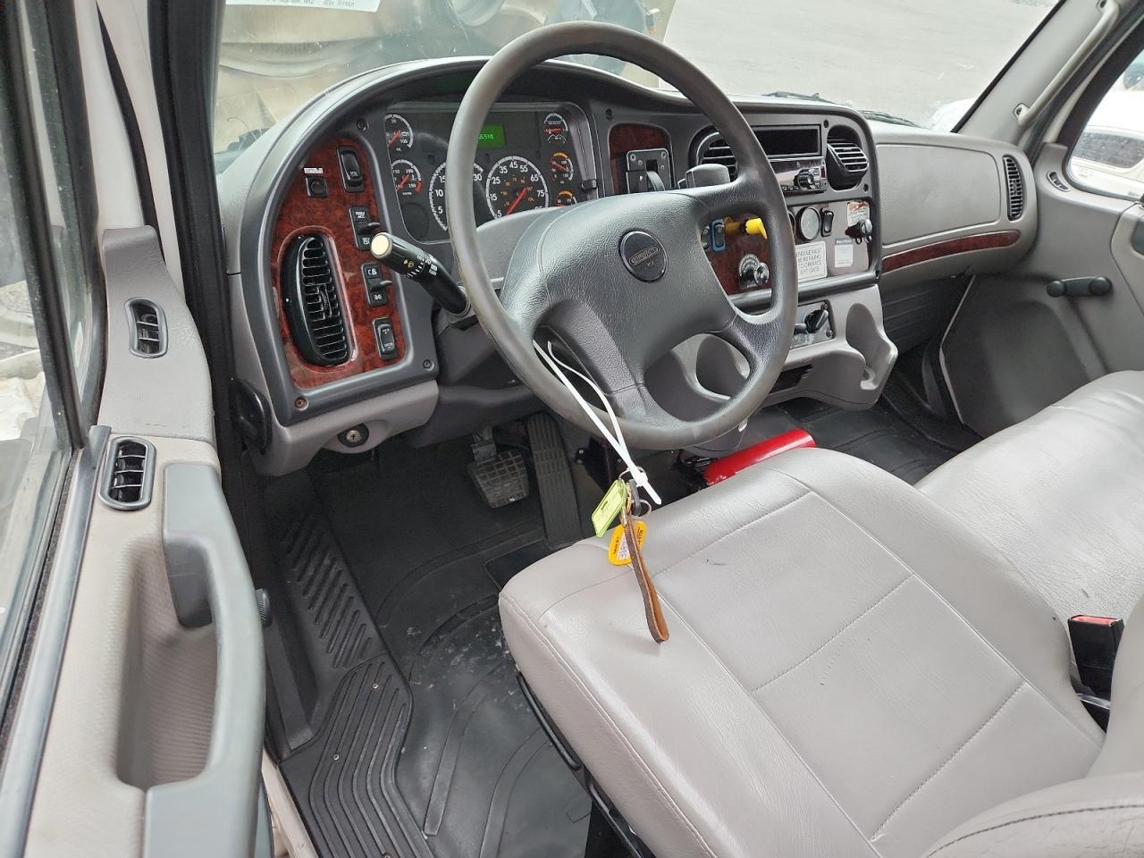 2019 Freigliner 2019 Freightliner Business Class M2 BOX Truck