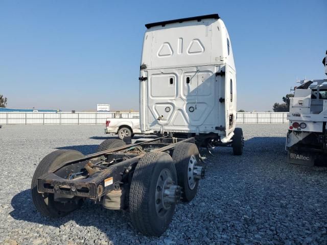 2021 Freigliner 2021 Freightliner Cascadia 126 Truck Cab AND Chass