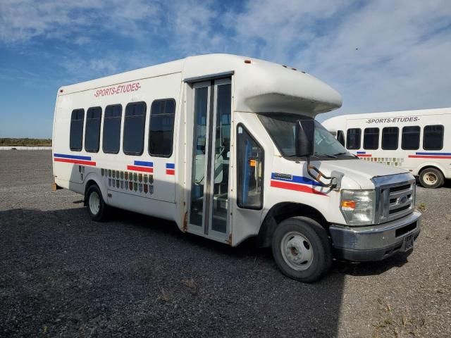 2009 Ford Econoline E450 Super Duty Cutaway Van