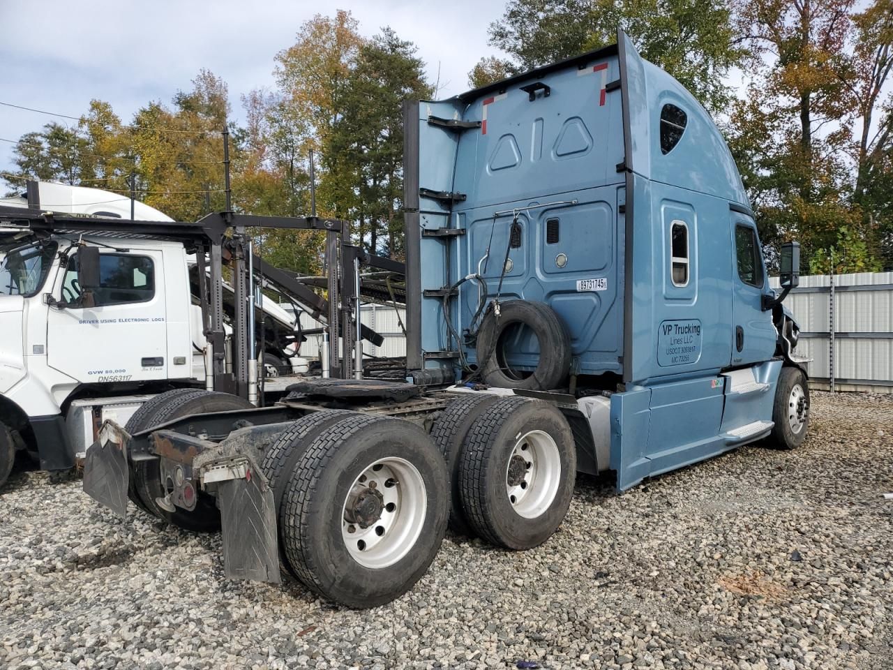2014 Freightliner Cascadia Semi Truck