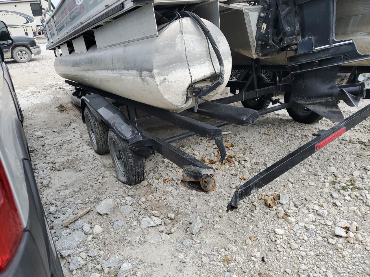 2020 Sun Tracker Pontoon Boat