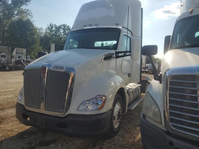 2017 Kenworth T680 Semi Truck