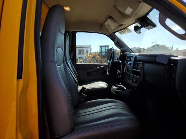 2022 GMC Savana CUT-BOX Truck