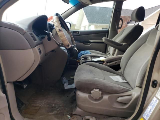 2004 Toyota Sienna CE