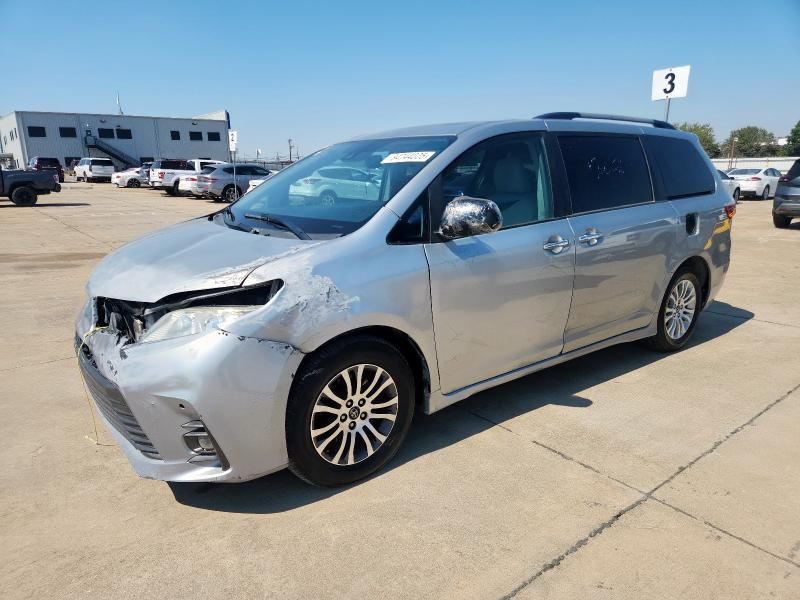 2018 Toyota Sienna XLE
