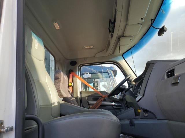 2014 Kenworth T680 Semi Truck