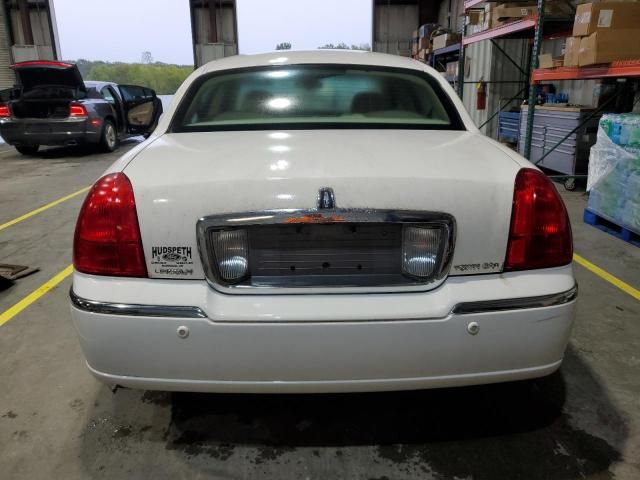 2005 Lincoln Town Car Signature