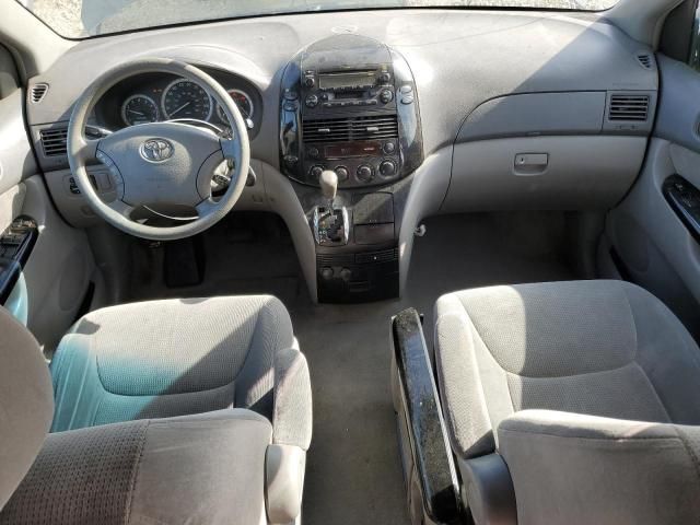 2004 Toyota Sienna CE